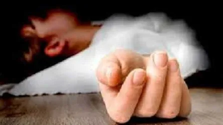মায়ের পাশে দাঁড়িয়ে থাকা শিশুকে পিষে মারল অটোভ্যান
