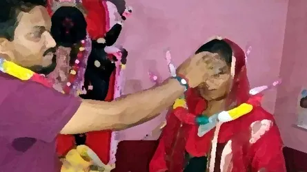 বিয়ে করে বিপাকে যুবক