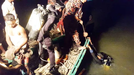 সেলফি তুলতে গিয়ে নৌকাডুবি : ৩ লাশ উদ্ধার