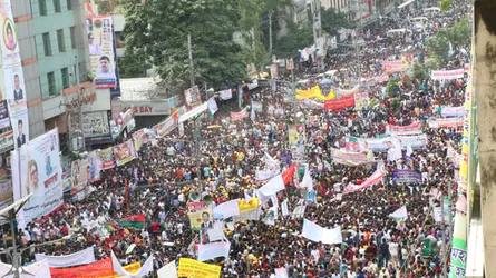 রাজধানীতে যানবাহন ছিলো কম প্রবেশ দ্বারে তল্লাসীর অভিযোগ