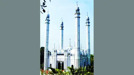 দেবিদ্বারে ঐতিহ্যের নিদর্শন বায়তুল আজগর সাত গম্বুজ মসজিদ