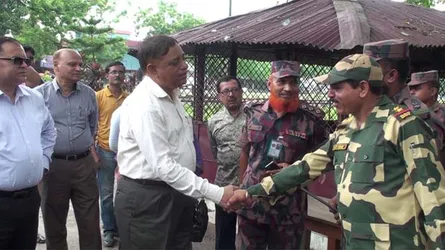 হিলি স্থলবন্দর পরিদর্শন করলেন নৌ-পরিবহন সচিব