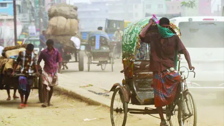 ঢাকায় দুঃসহ দূষণ