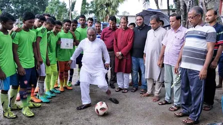 কোটালীপাড়ায় ফুটবল টুর্নামেন্টের উদ্বোধন