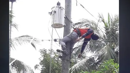 কটিয়াদীতে বিদ্যুৎস্পৃষ্টে বিদ্যুৎকর্মী নিহত