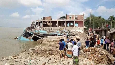 ২শ’ বছরের পুরনো বাজারের ২শতাধিক ব্যবসা প্রতিষ্ঠান পদ্মায় বিলীন