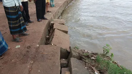 রাজবাড়ীতে শহর রক্ষা বাঁধের ১০০ মিটার পদ্মায় বিলীন
