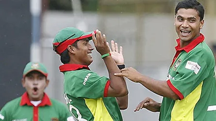 আশরাফুলকে অনুপ্রেরণা যোগাচ্ছেন মাশরাফি