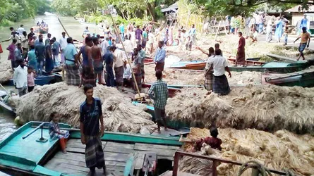 গৌরনদীতে ভাসমান পাটের হাট
