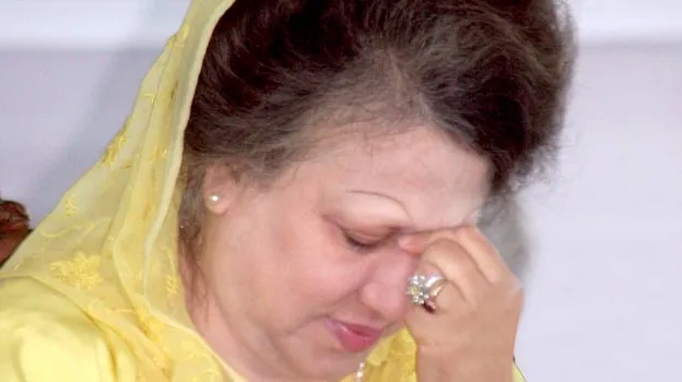 ফোলা পায়ে পুঁজ জমেছে খালেদা জিয়ার