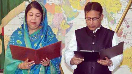 শপথ নিলেন সালাম মুর্শেদী