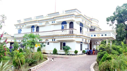 মিরসরাইয়ে দৃষ্টিনন্দন বাড়ি দেখতে পর্যটকদের ভিড়