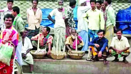 মানুষ বিক্রির হাটে : চারাগল্প