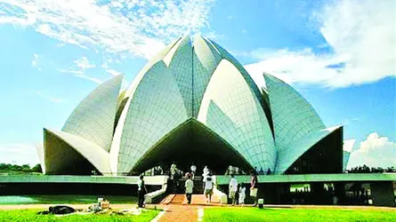 রৌদ্রোজ্জ্বল দিনে দিল্লি