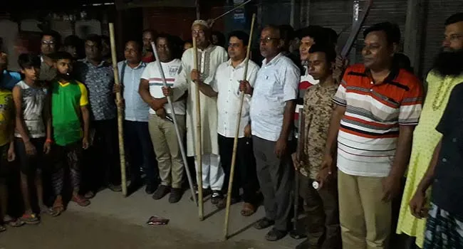 চুরি ও ছিনতাই ঠেকাতে রাত জেগে পাহারা !