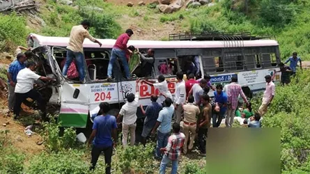 ভারতে বাস দুর্ঘটনায় নিহত ৪০