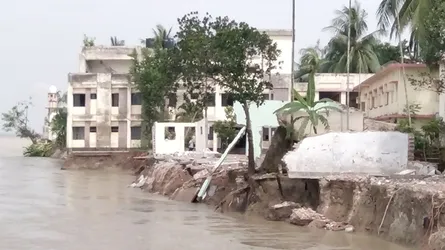 পদ্মার ভাঙ্গনে ধনী-গরিব সবাই এখন একই কাতারে