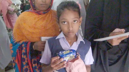 ভৈরবে উপবৃত্তি প্রদান অনুষ্ঠানে শিক্ষার্থীদের মেয়াদবিহীন বিস্কুট বিতরণ