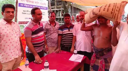শরণখোলায় ১০টাকা কেজিতে চাল বিতরণ শুরু
