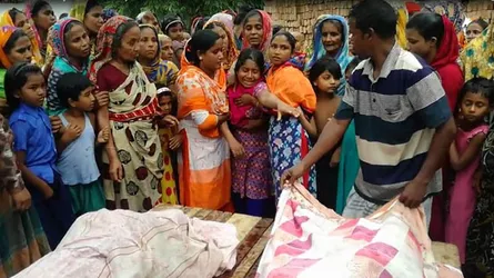 শ্রীপুরে অটোরিকশার চার্জারে বিদ্যুৎপৃষ্টে মা-ছেলের মৃত্যু