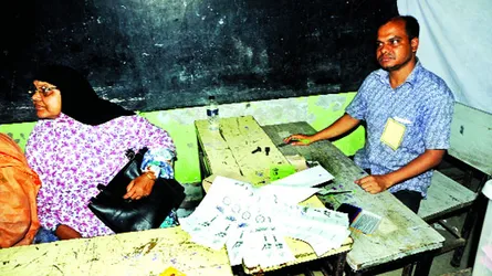 গণতন্ত্রের আর্তনাদ ও জনতার লালকার্ড