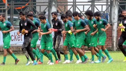 যে দলের ১২ ফুটবলারই চাকুরিজীবি
