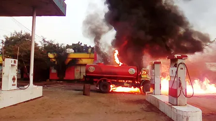 গজারিয়ায় সিএনজি পাম্পে আগুন, আহত ৪
