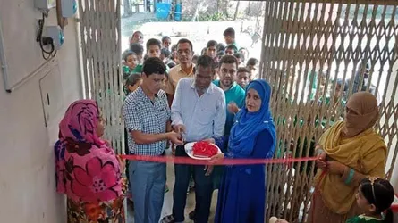 প্রাথমিক বিদ্যালয়েও সততা ষ্টোর!