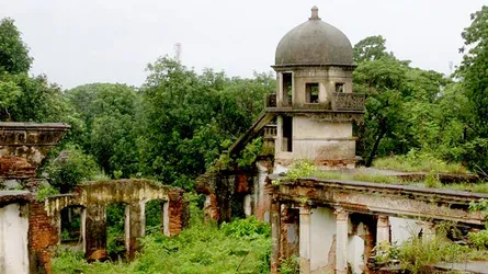বিলুপ্তির পথে ঐতিহাসিক দুবলহাটি রাজবাড়ি