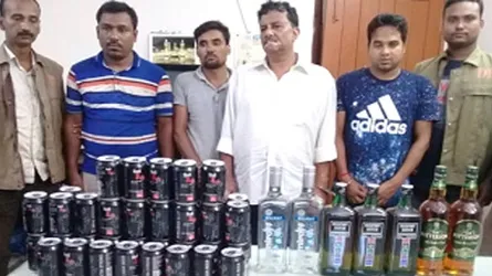 শিবালয়ে বিদেশী মদ-বিয়ারসহ আটক ৪