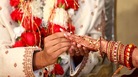 স্বামীর দেয়া উপহার স্ত্রীর দেনমোহর নয়