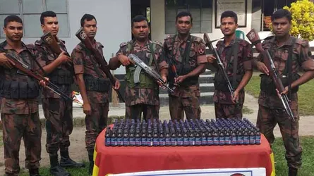ফুলবাড়ী সীমান্তে ২২৯ বোতল ফেনসিডিল জব্দ