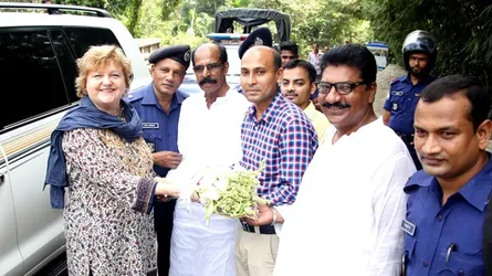 উন্নয়ন প্রকল্প পরিদর্শন করলেন অস্ট্রেলিয়া হাই কমিশনার
