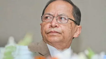 সরকারের চাপে দেশ ছাড়তে বাধ্য হয়েছি : সুরেন্দ্র সিনহা