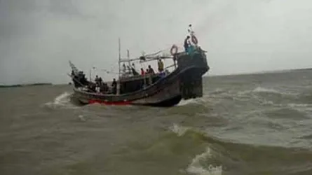 বঙ্গোপসাগরে আড়াই শ' জেলেসহ ১৫ ট্রলার ডুবি