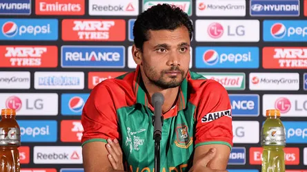ব্যাটসম্যানদের দায়িত্বশীল হতে হবে : মাশরাফি