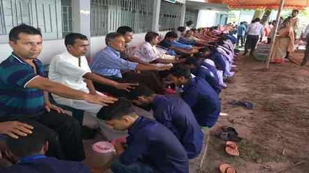 শিক্ষার্থীরা কাঁদলেন এবং কাঁদালেন