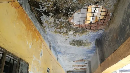 মাদরাসা ভবনে হঠাৎ ধস : অল্পের জন্য রক্ষা পেলো সহস্রাধিক শিক্ষার্থী