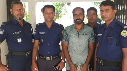 পাথরঘাটায় আগ্নেয়াস্ত্রসহ জলদস্যু আটক