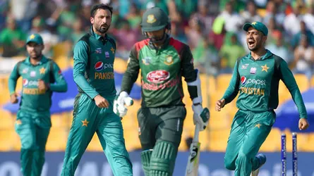শুরুতেই বাংলাদেশের ব্যাটিং বিপর্যয়