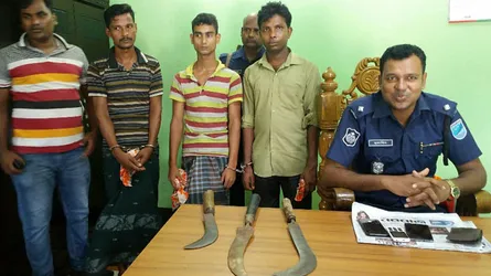গাজীপুরে গজারী বন থেকে অস্ত্রসহ ৩ ডাকাত গ্রেফতার