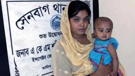 সেনবাগে মা হারা সেই শিশুটির ঠাই হলো খালার কোলে