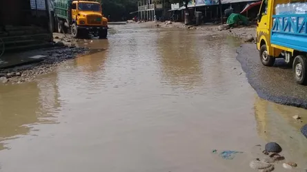 পাথরঘাটা পৌর শহরের রাস্তাঘাট খানাখন্দে ভরা