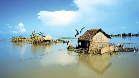 সমুদ্রপৃষ্ঠের উচ্চতা বেড়ে যাওয়ায় বিপদ