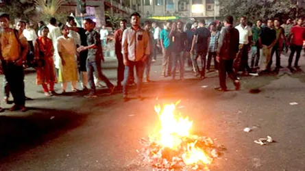 কোটা চাই আন্দোলন শুরু, শাহবাগ মোড় অবরোধ