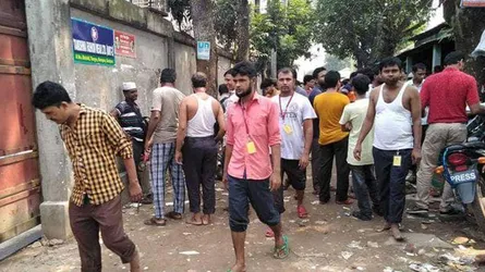 গাজীপুরে পোশাক শ্রমিকদের কর্মবিরতি ও বিক্ষোভ