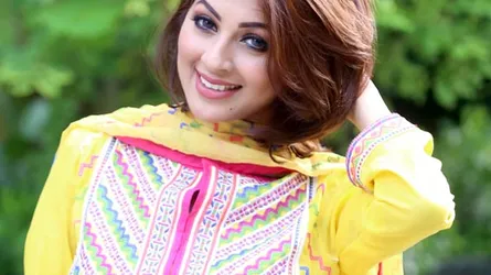 জন্মদিনে কী করবেন মোনালিসা
