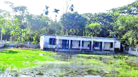 হালুয়াঘাটে প্রাথমিক বিদ্যালয়ে পানি : শিক্ষাকার্যক্রম ব্যাহত