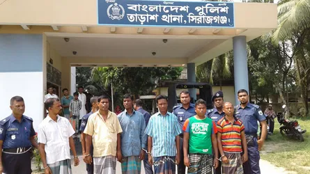 তাড়াশে ৫ সর্বহারা আটক