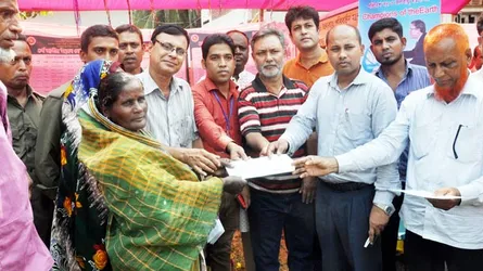 বগুড়ার শেরপুরে বনবিভাগের চেক বিতরণ